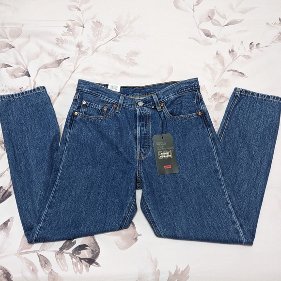 SOLD Levi's 501 classic medium wash jeans - Picture 4 of 5